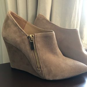 Jessica Simpson Nude Wedge Bootie size 6